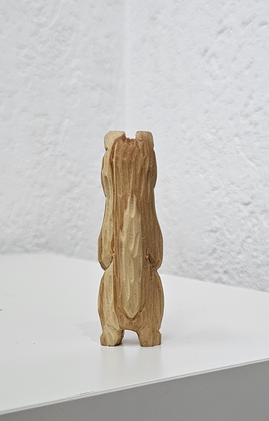 Ursuleț din Lemn � Sculptat și Pictat Manual - jucării și echipamente pentru copii - accesorii sport - accesorii pentru călărit - Artynos.ro