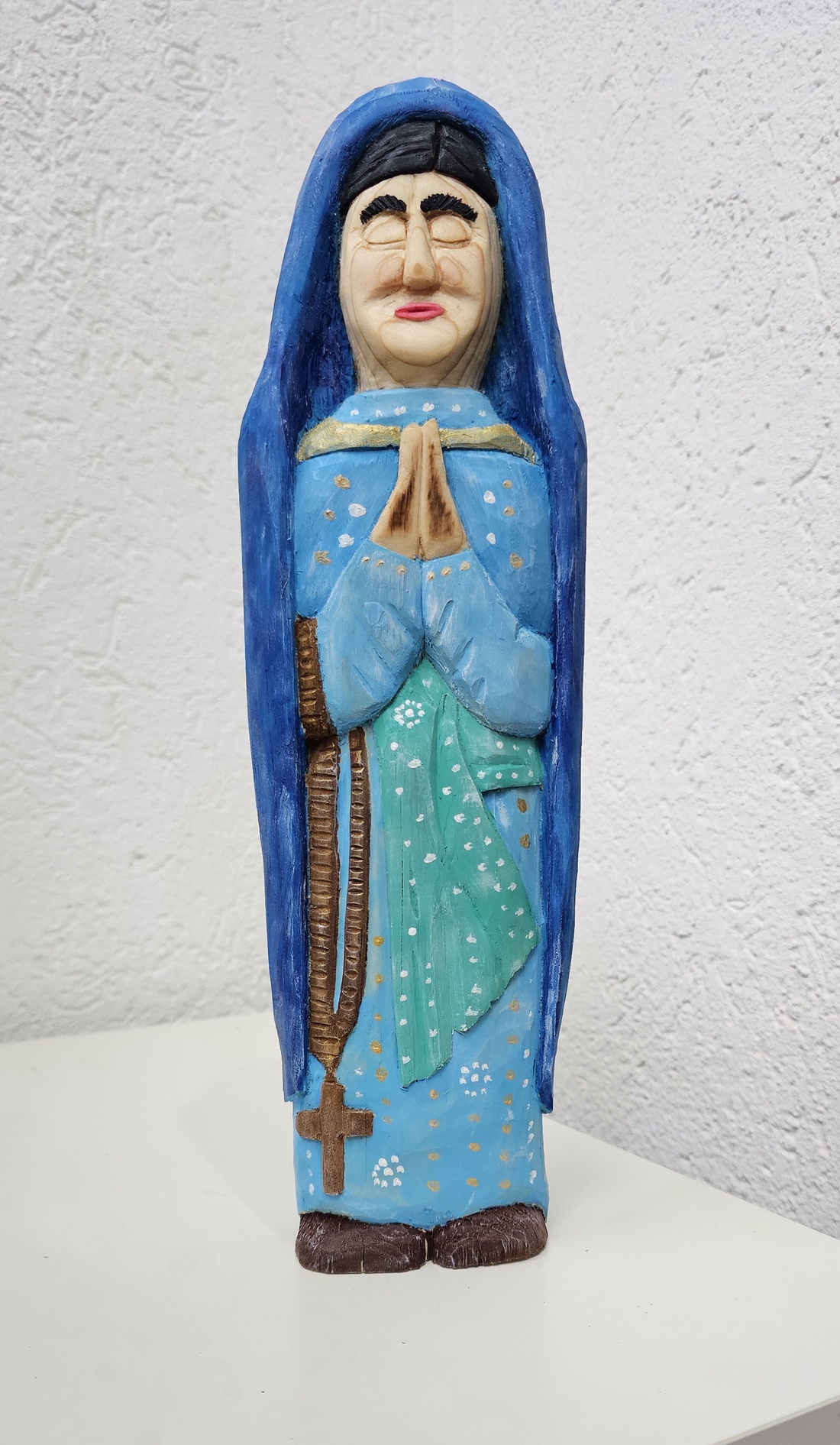 Maica Domnului în Rugăciune � Figurină din Lemn Sculptată și Pictată Manual - arte vizuale și accesorii  - sculptură - sculpturi și figurine din ceramică - Artynos.ro