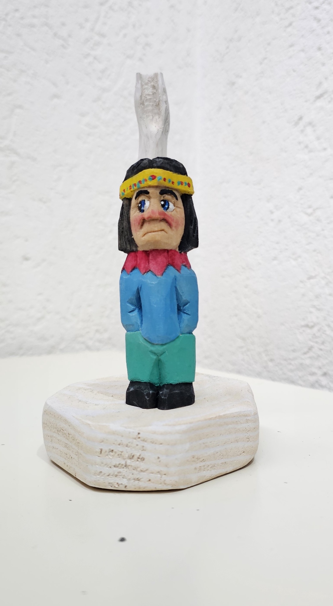 Indianul Talpă Iute-Figurină din Lemn Sculptată și Pictată Manual - jucării și echipamente pentru copii - jocuri de gândire - jocuri de sortare a culorilor și formelor - Artynos.ro