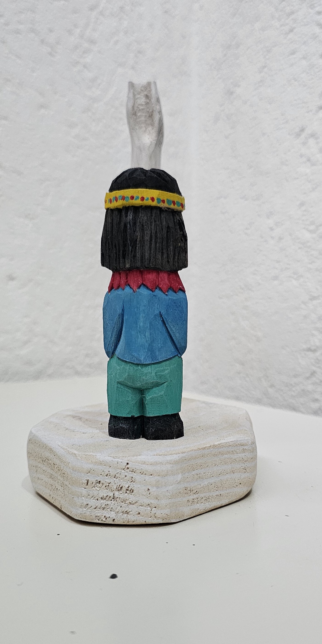 Indianul Talpă Iute-Figurină din Lemn Sculptată și Pictată Manual - jucării și echipamente pentru copii - jocuri de gândire - jocuri de sortare a culorilor și formelor - Artynos.ro