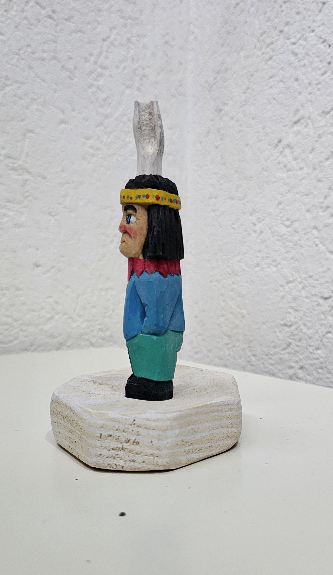 Indianul Talpă Iute-Figurină din Lemn Sculptată și Pictată Manual - jucării și echipamente pentru copii - jocuri de gândire - jocuri de sortare a culorilor și formelor - Artynos.ro