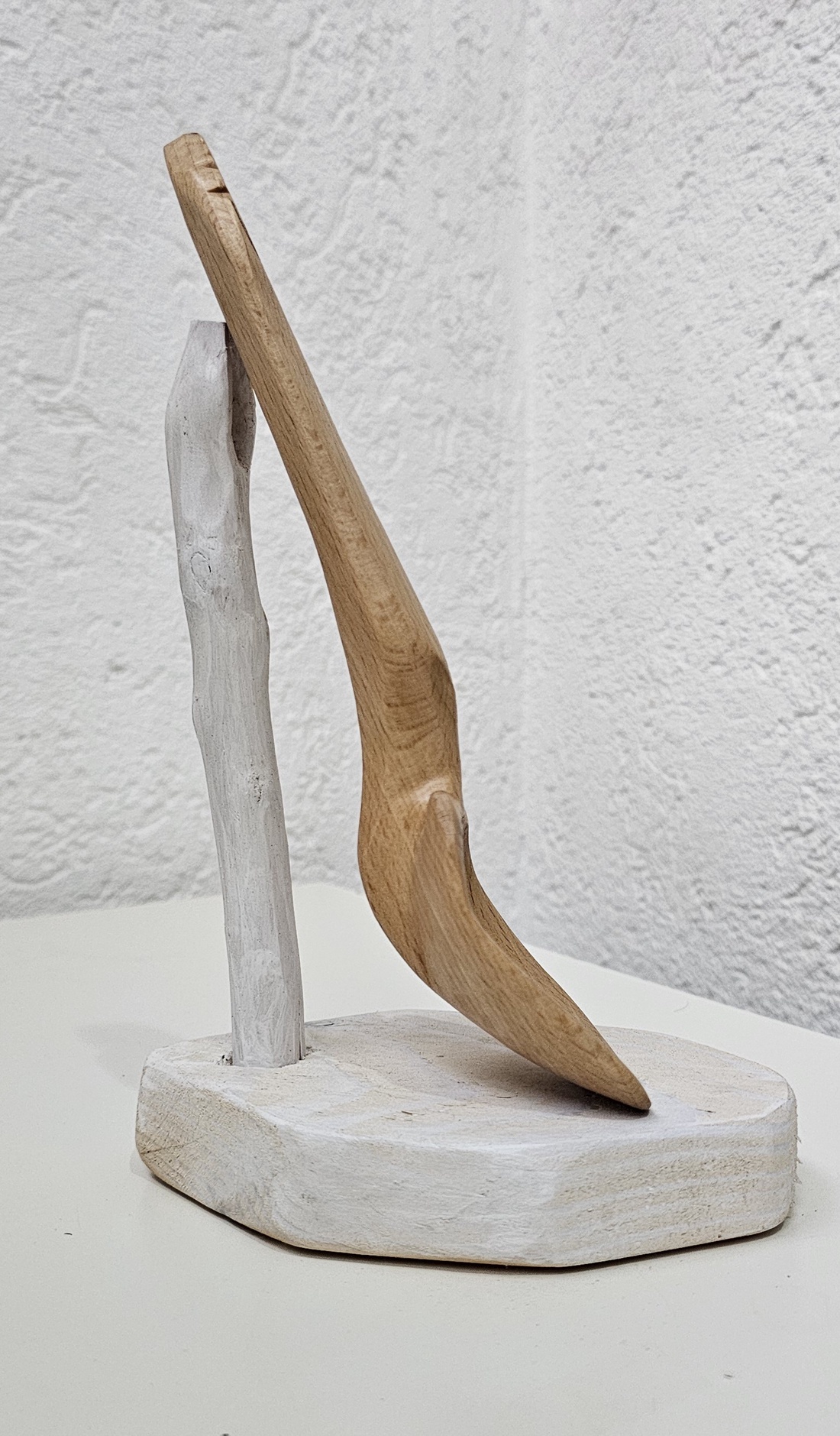 Lingură din Lemn de Fag cu Frunză Sculptată � Artizanală, Lucrată Manual - casă & stil de viață - echipamente de bucătărie - accesorii de servire - linguri și furculițe artizanale - Artynos.ro