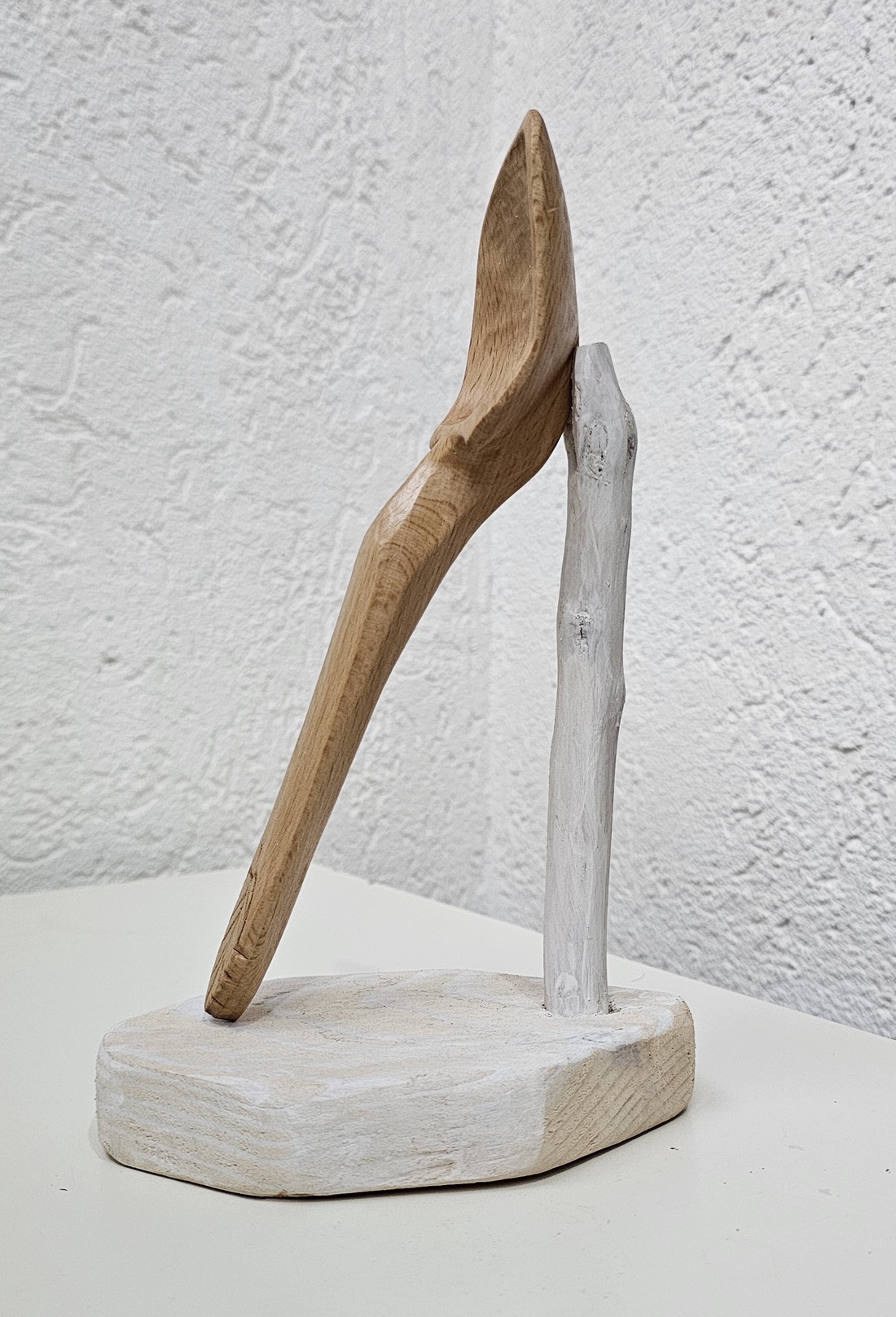 Lingură din Lemn de Fag cu Frunză Sculptată � Artizanală, Lucrată Manual - casă & stil de viață - echipamente de bucătărie - accesorii de servire - linguri și furculițe artizanale - Artynos.ro