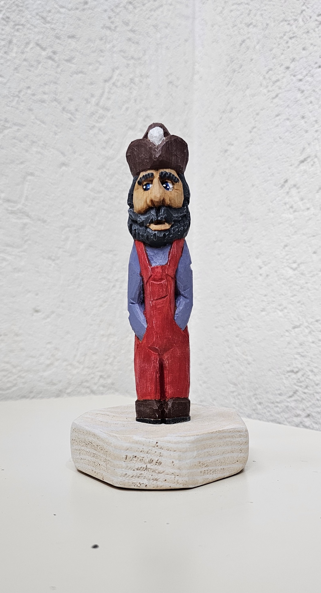 Fermier cu Barbă � Figurină din Lemn Sculptată și Pictată Manual - arte vizuale și accesorii  - sculptură - statuie lemn - Artynos.ro