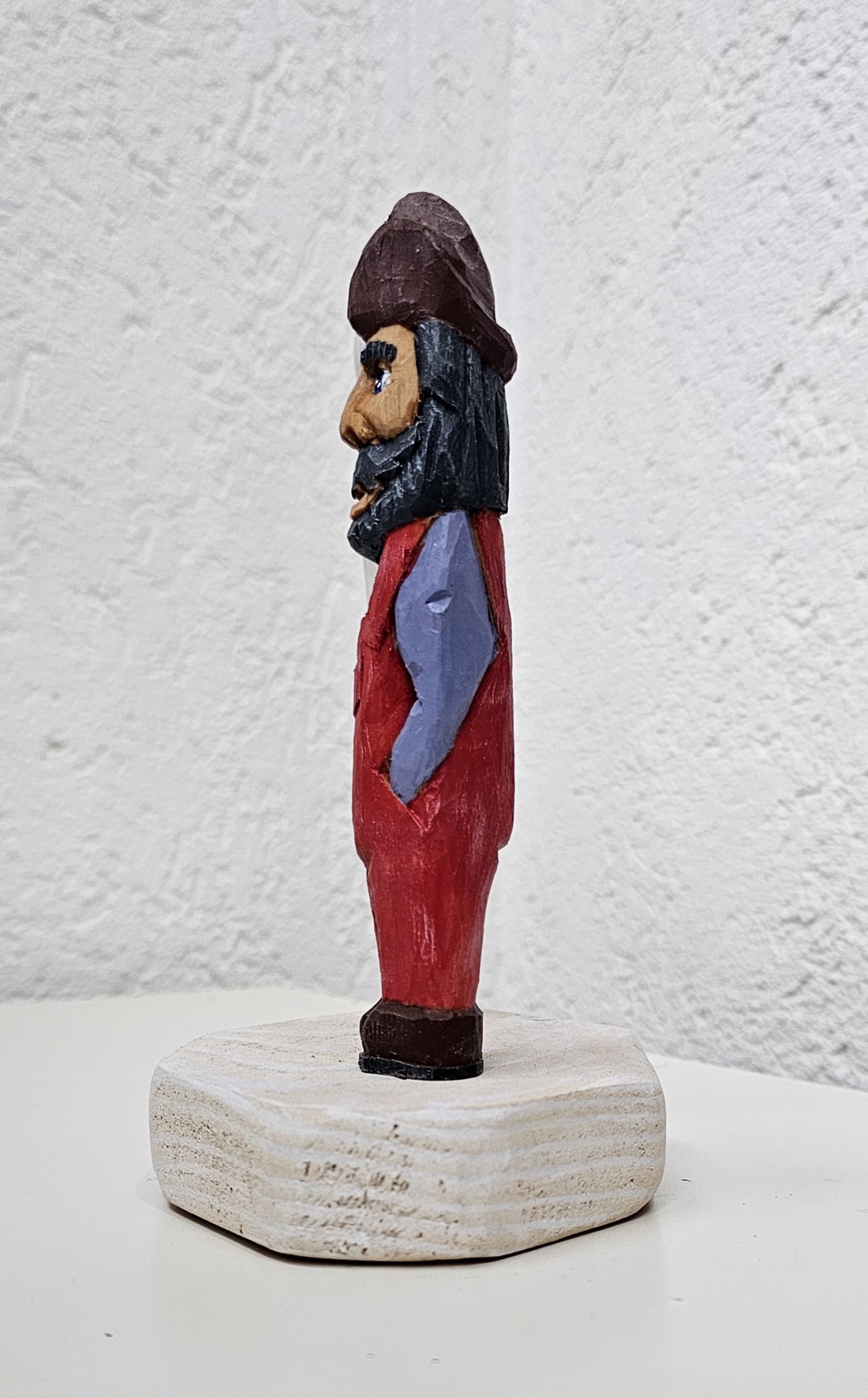 Fermier cu Barbă � Figurină din Lemn Sculptată și Pictată Manual - arte vizuale și accesorii  - sculptură - statuie lemn - Artynos.ro