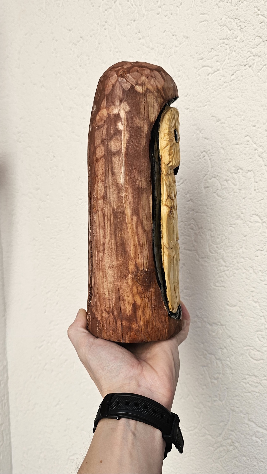 Bufniță din Lemn de Brad � Sculptată și Pictată Manual - arte vizuale și accesorii  - sculptură - sculpturi și figurine din ceramică - Artynos.ro