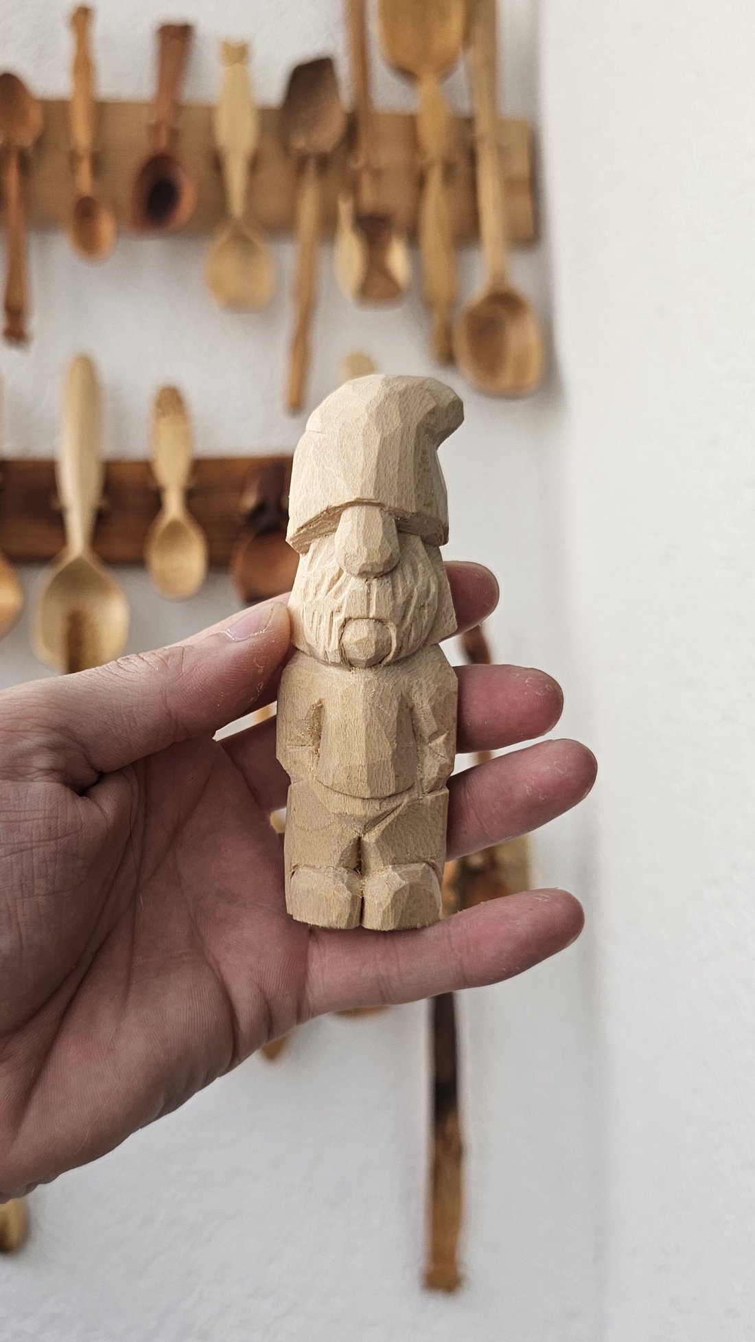 Pachet Creativ � Gnom din Lemn Sculptat Manual + Carioci Acrilice - jucării și echipamente pentru copii - accesorii sport - accesorii pentru alte jocuri și sporturi - Artynos.ro