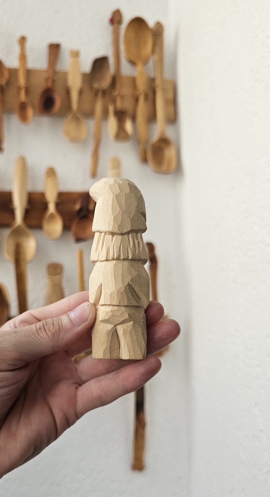 Pachet Creativ � Gnom din Lemn Sculptat Manual + Carioci Acrilice - jucării și echipamente pentru copii - accesorii sport - accesorii pentru alte jocuri și sporturi - Artynos.ro