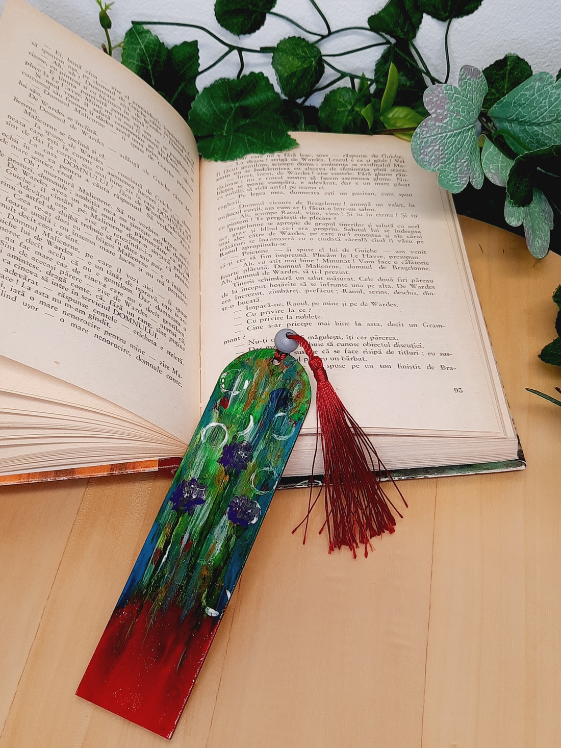 Semn de carte pictat manual - Floricele mov - cărți și creații cu tematică muzicală, cadouri - semn de carte - Artynos.ro