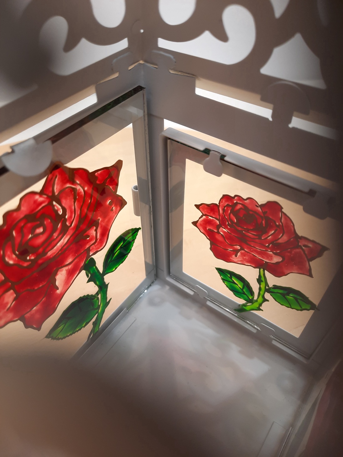 Felinar, pictat manual cu trandafiri  - arte vizuale și accesorii  - picturi - pictură pe sticlă - Artynos.ro