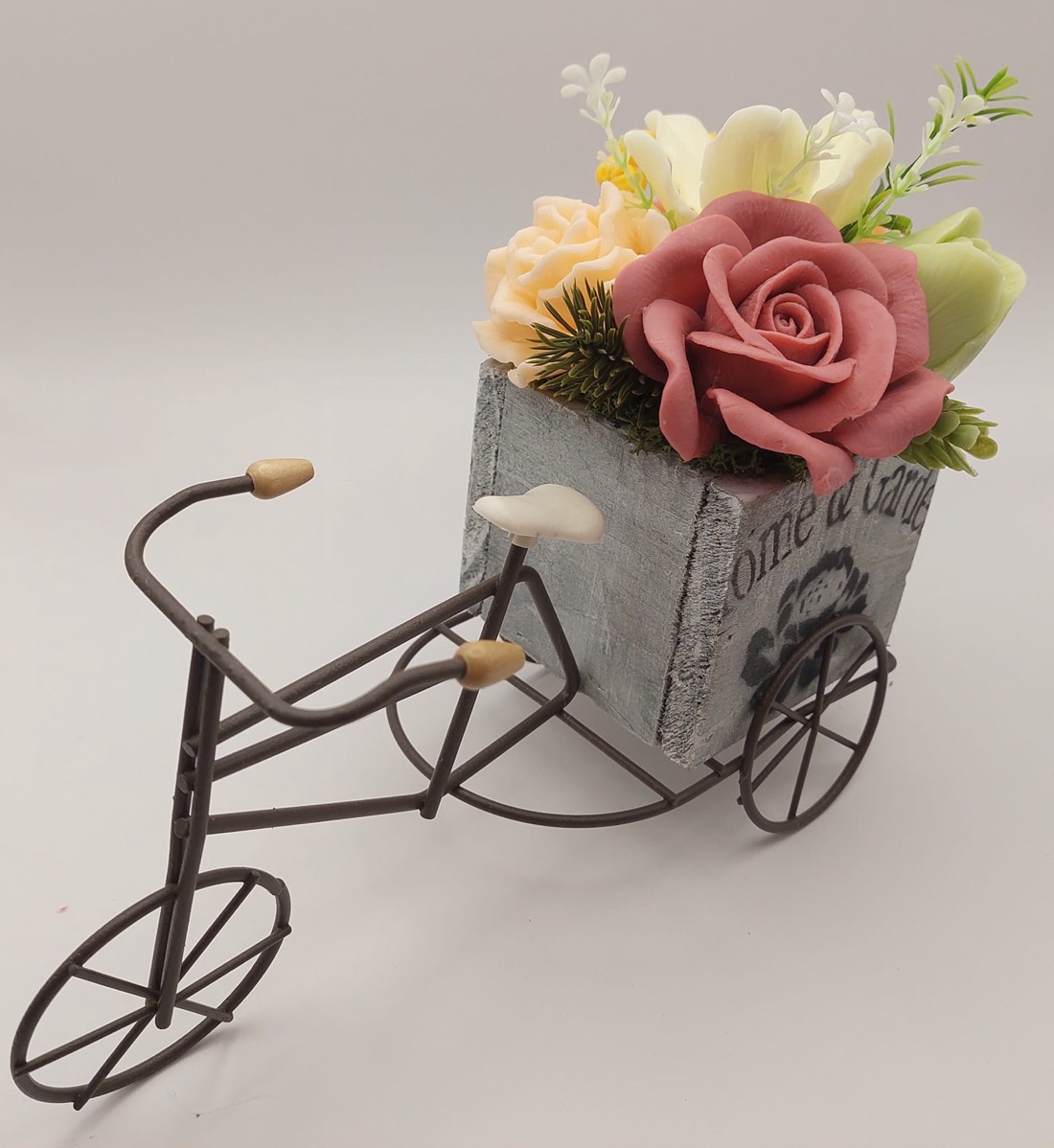 Soap blossoms pe o bicicletă 2 - - Artynos.ro Soap blossoms pe o bicicletă 2 - - Artynos.ro