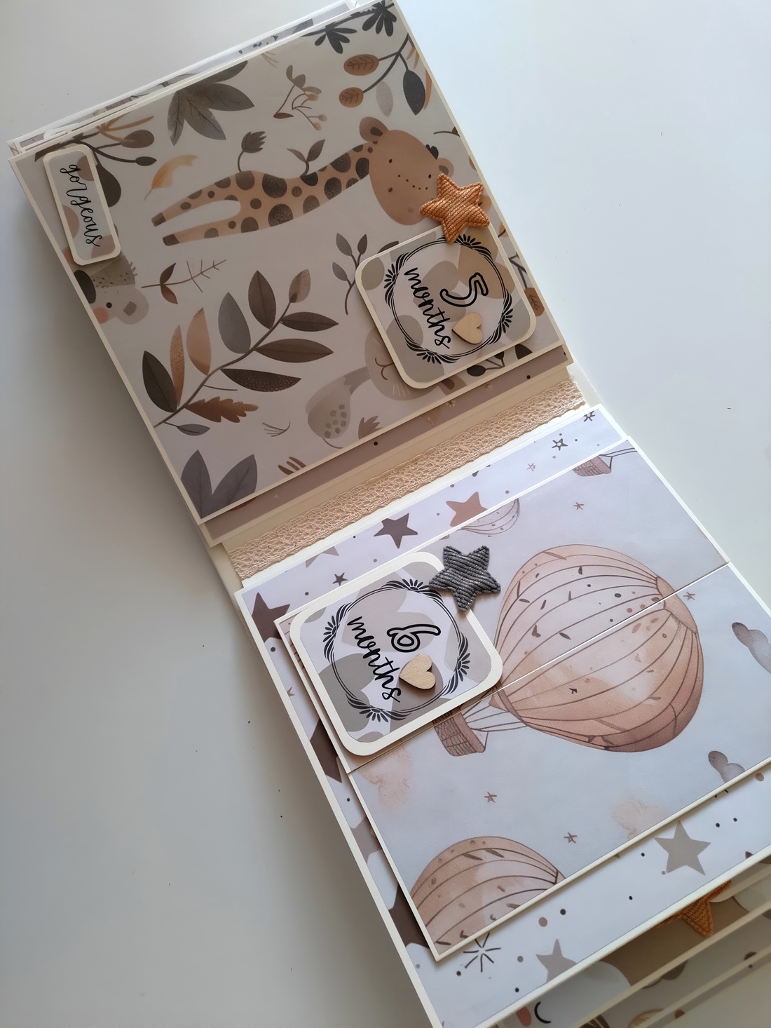 'My First Year' Album pentru copii / Album foto / Scrapbook - casă & stil de viață - papetărie de hârtie - albume foto - Artynos.ro 'My First Year' Album pentru copii / Album foto / Scrapbook - casă & stil de viață - papetărie de hârtie - albume foto - Artynos.ro