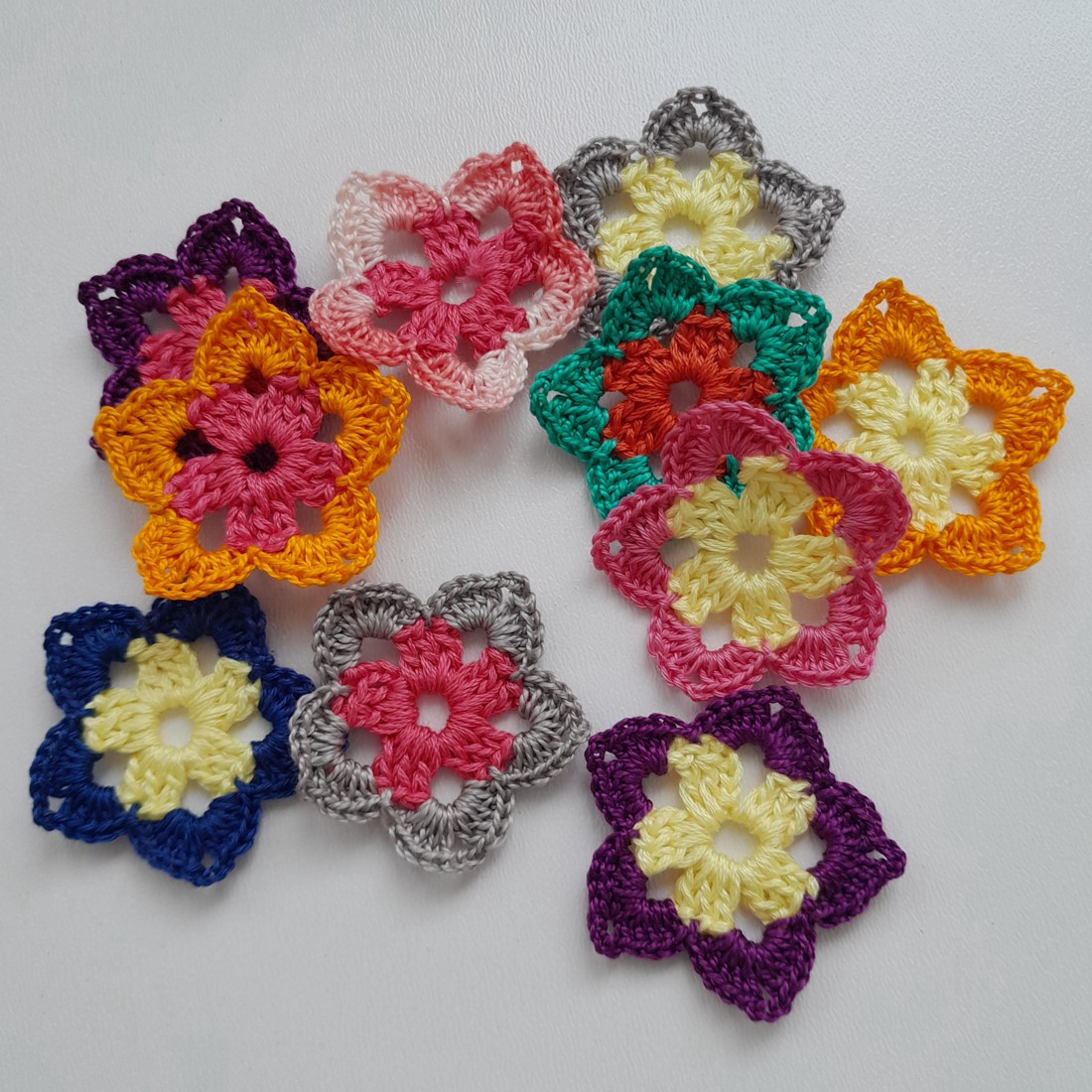 Pachet flori croșetate - 10 bucăți / pachet - - Artynos.ro Pachet flori croșetate - 10 bucăți / pachet - - Artynos.ro