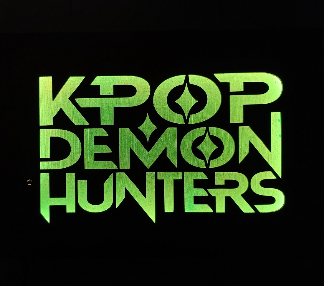 Fanii K-Pop Demon Hunters - pictură murală cu iluminare ambientală - casă & stil de viață - accesorii pentru decorat casa - picturi murale - artă de perete din lemn - Artynos.ro