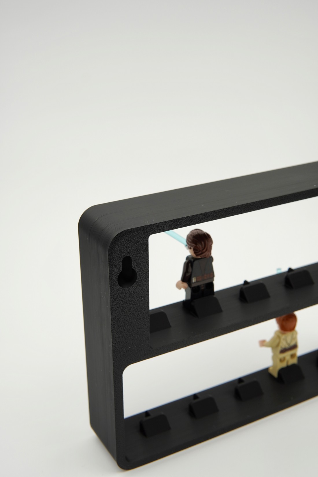 Suport pentru minifigurine LEGO (poate fi montat și pe perete) - casă & stil de viață - organizare & depozitare - organizator birou - Artynos.ro