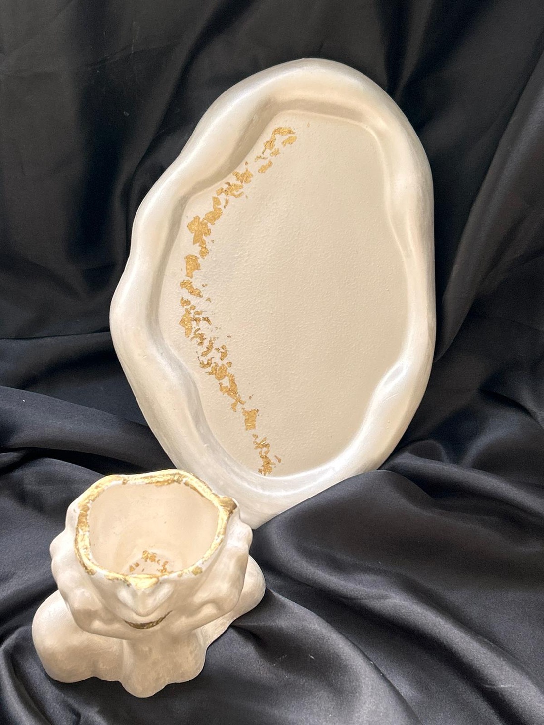 Set cadou recipient si tava din ceramica cu foita aurie - arte vizuale și accesorii  - sculptură - sculpturi și figurine din ceramică - Artynos.ro