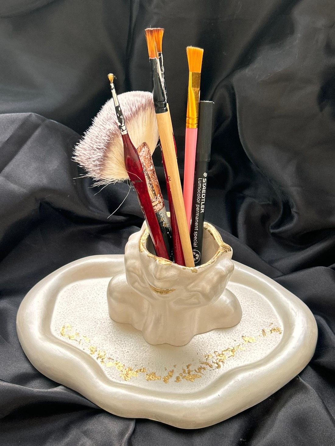 Set cadou recipient si tava din ceramica cu foita aurie - arte vizuale și accesorii  - sculptură - sculpturi și figurine din ceramică - Artynos.ro