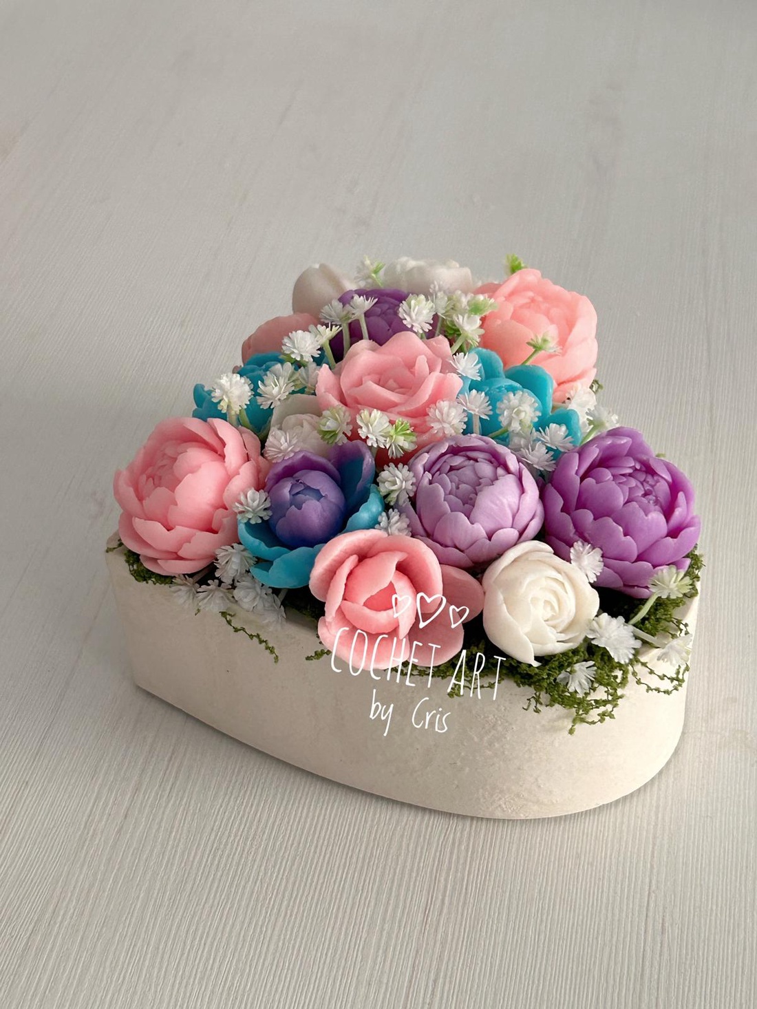 Aranjament inima din ceramica si flori parfumate din baza de sapun - casă & stil de viață - decorațiuni de casă - accesorii florale - cutii cu flori - Artynos.ro