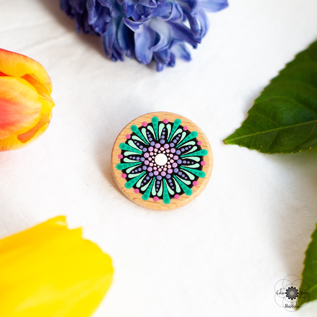 Mărțișor tip broșă - Mov și Turcoaz - bijuterii - mărțișor - Artynos.ro