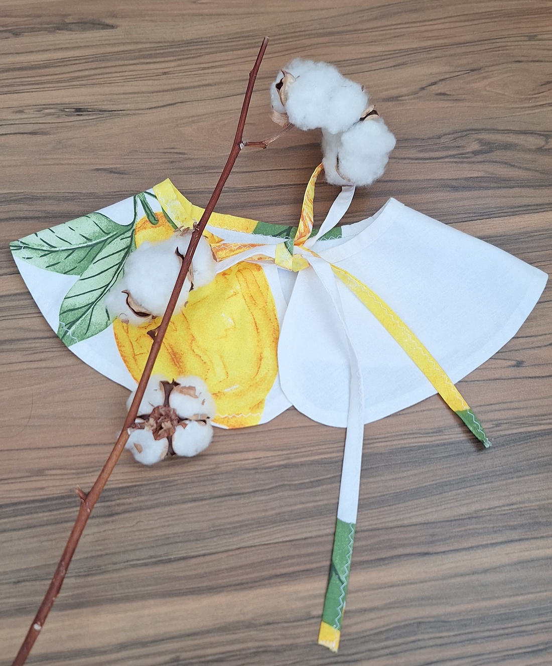 Guler bumbac cu lămâi - arte vizuale și accesorii - imagini cu broderii - gobelin - Artynos.ro Guler bumbac cu lămâi - arte vizuale și accesorii - imagini cu broderii - gobelin - Artynos.ro