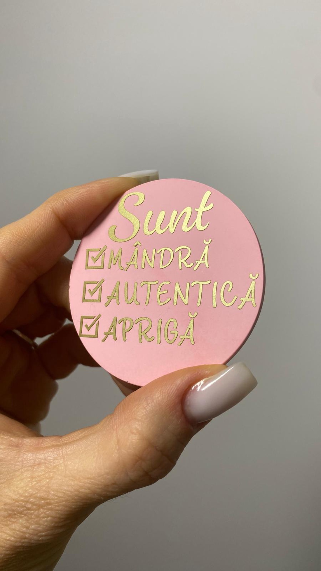 Mărțișor broșă hexagon - MÂNDRĂ - bijuterii - mărțișor - Artynos.ro