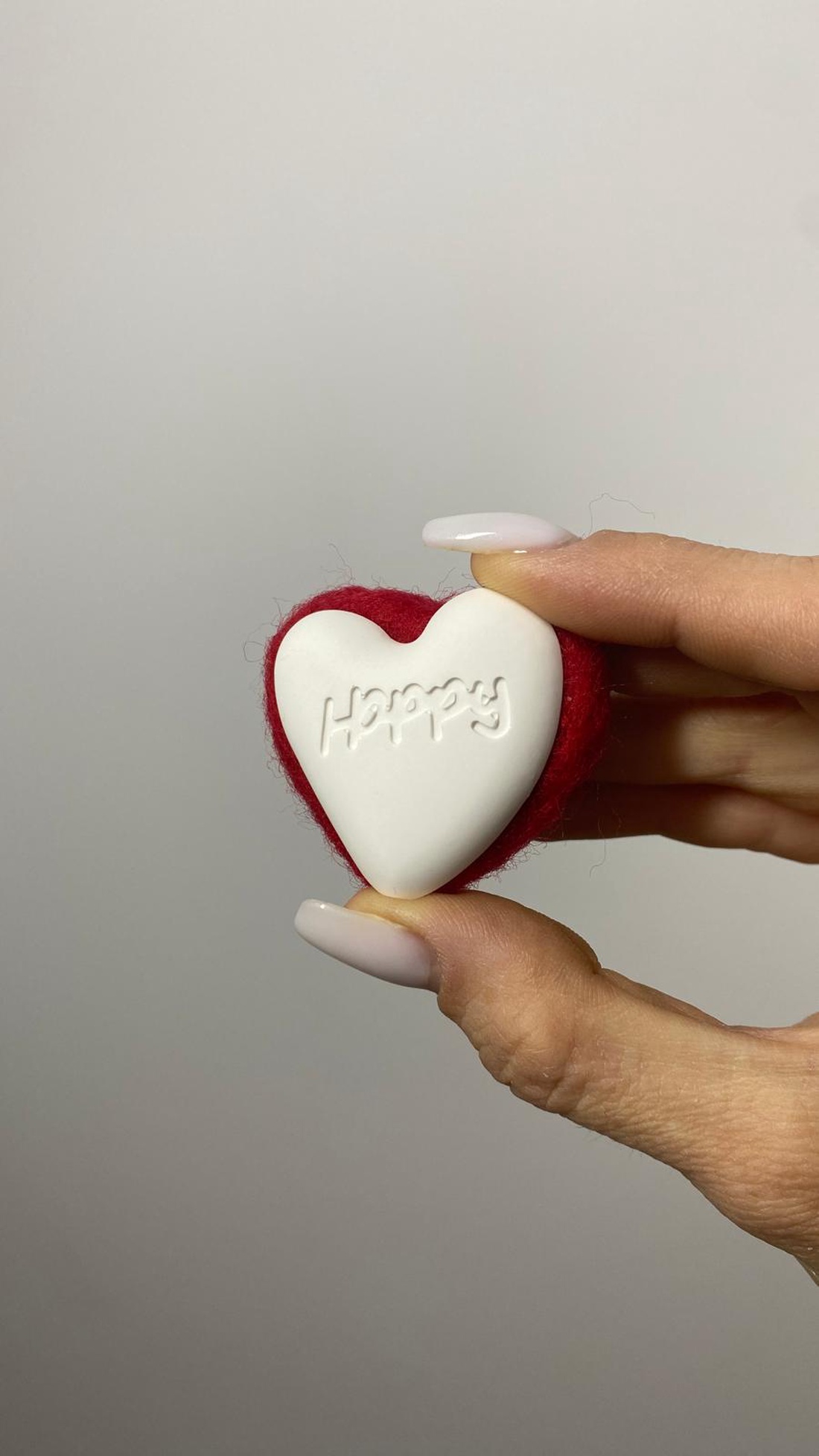 Mărțișor broșă - Inimi suprapuse Happy - bijuterii - mărțișor - Artynos.ro