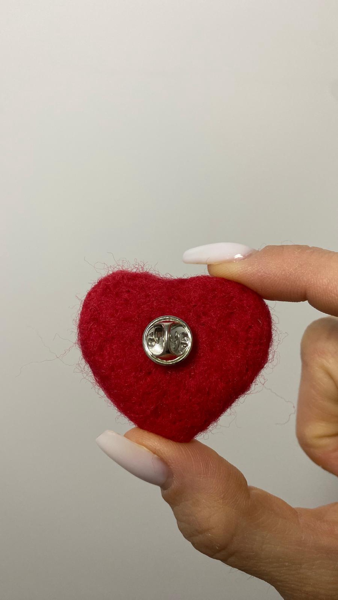 Mărțișor broșă � Inimă cu fundiță - bijuterii - mărțișor - Artynos.ro