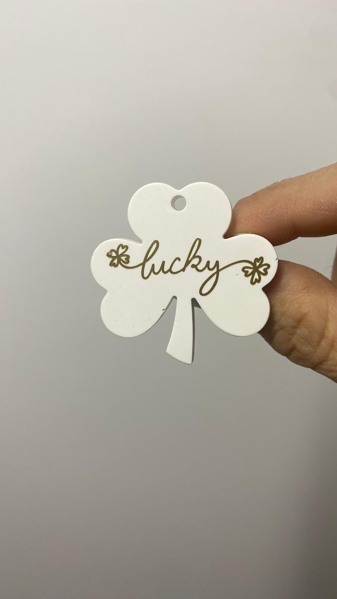 Mărțișor broșă - formă de trifoi - Lucky - bijuterii - mărțișor - Artynos.ro