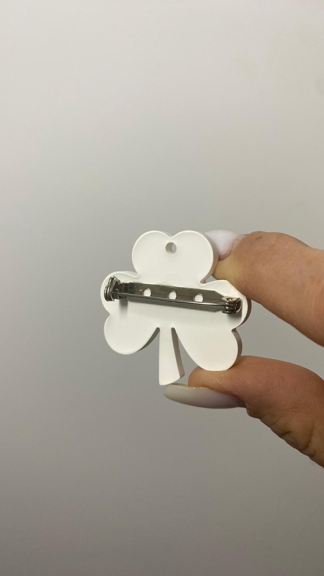 Mărțișor broșă - formă de trifoi - Lucky - bijuterii - mărțișor - Artynos.ro