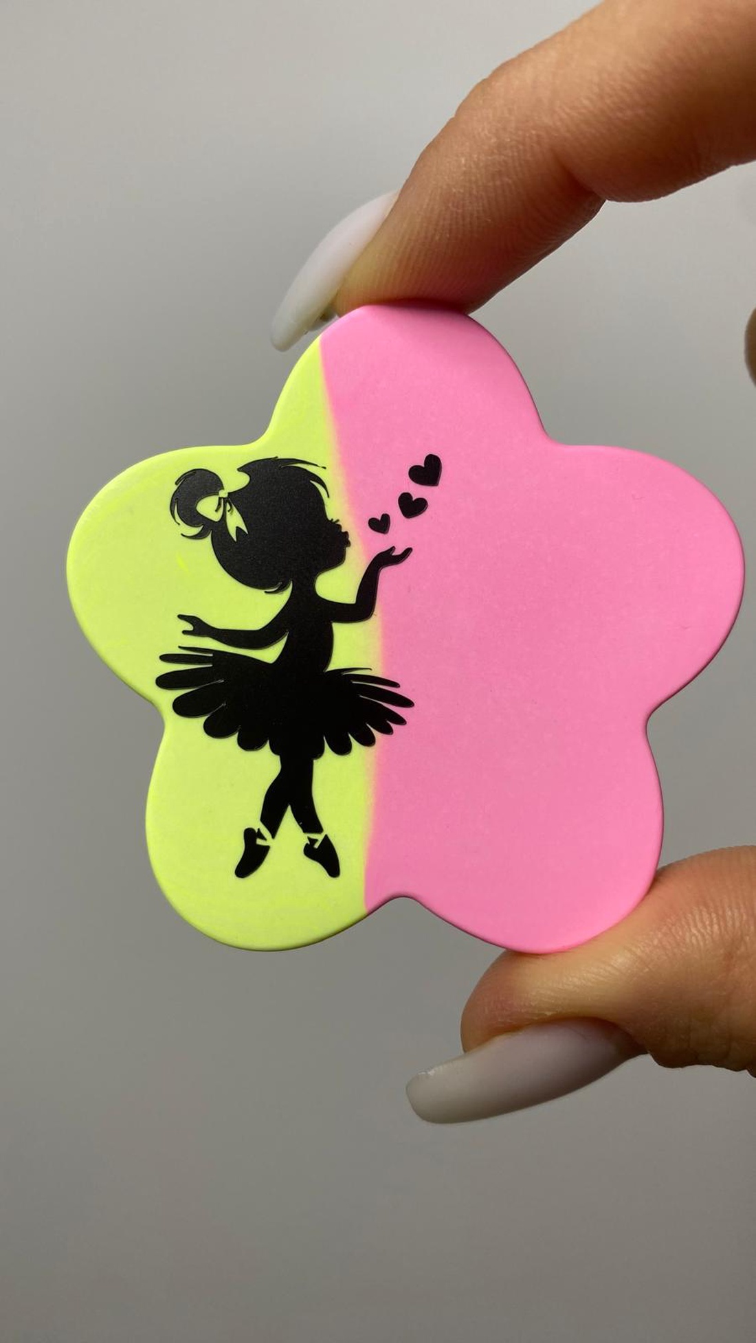 Mărțișor broșă - formă de floare - Balerina mica - bijuterii - mărțișor - Artynos.ro