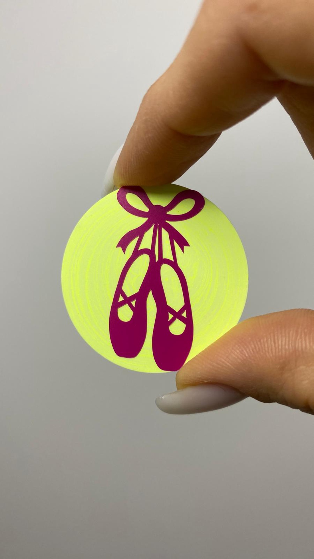 Mărțișor broșă - 3.5 cm - Poante balerină - bijuterii - mărțișor - Artynos.ro