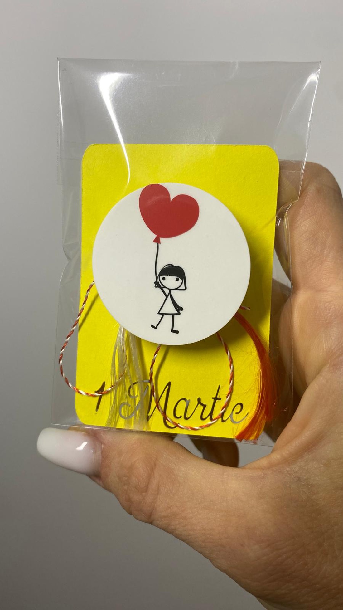 Mărțișor broșă - 3.5 cm - Fetița cu balonul - bijuterii - mărțișor - Artynos.ro