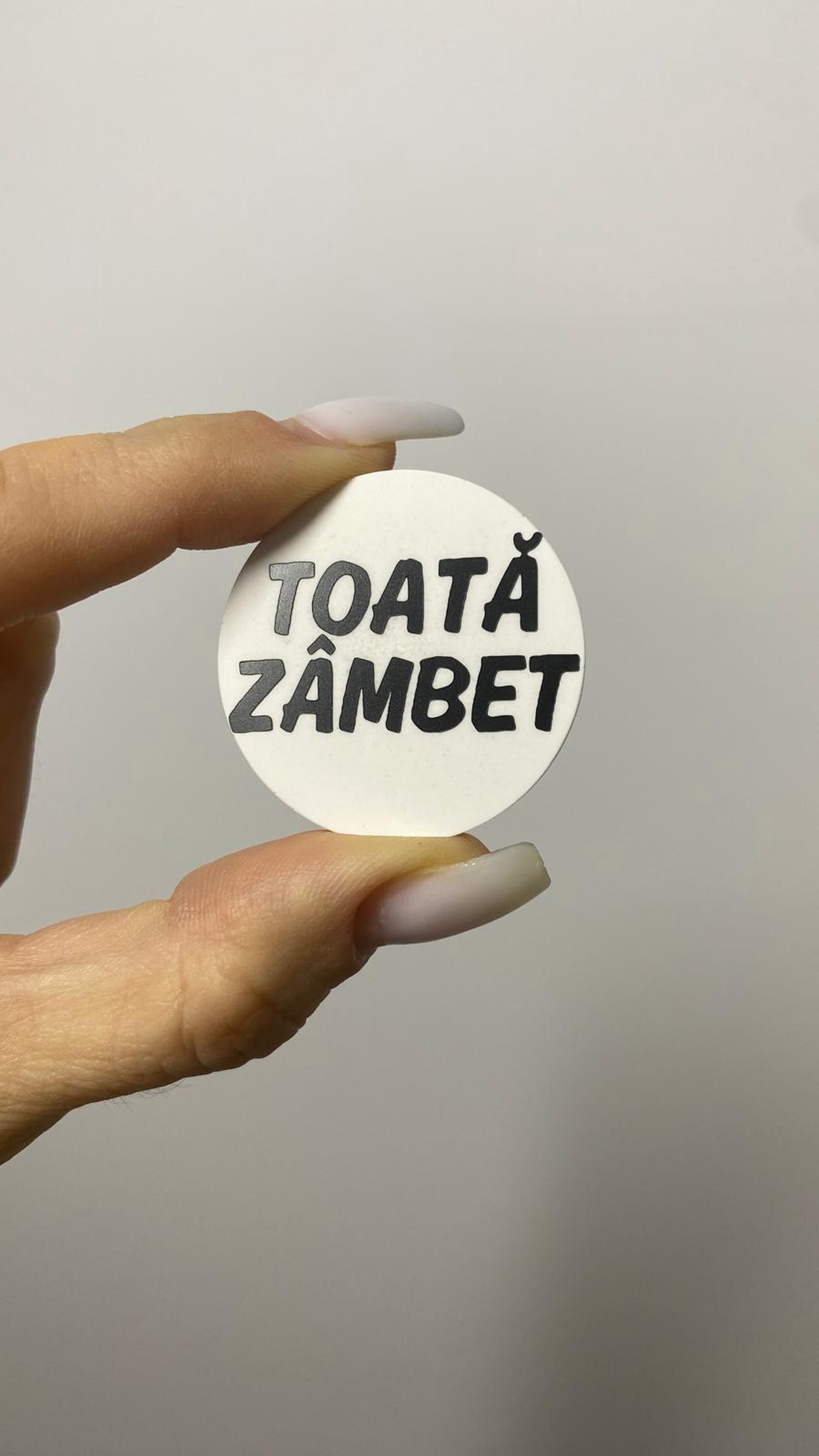 Mărțișor broșă - 3.5 cm - Toată zâmbet - bijuterii - mărțișor - Artynos.ro