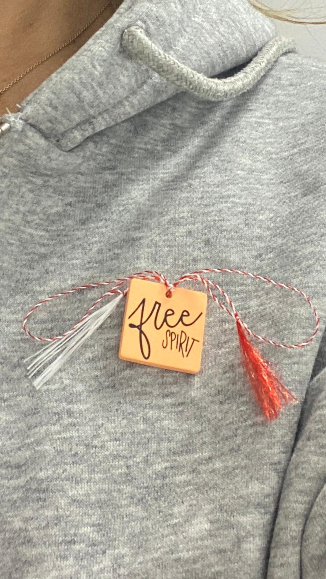 Mărțișor broșă free spirit � suport pătrat 2 cm - bijuterii - mărțișor - Artynos.ro