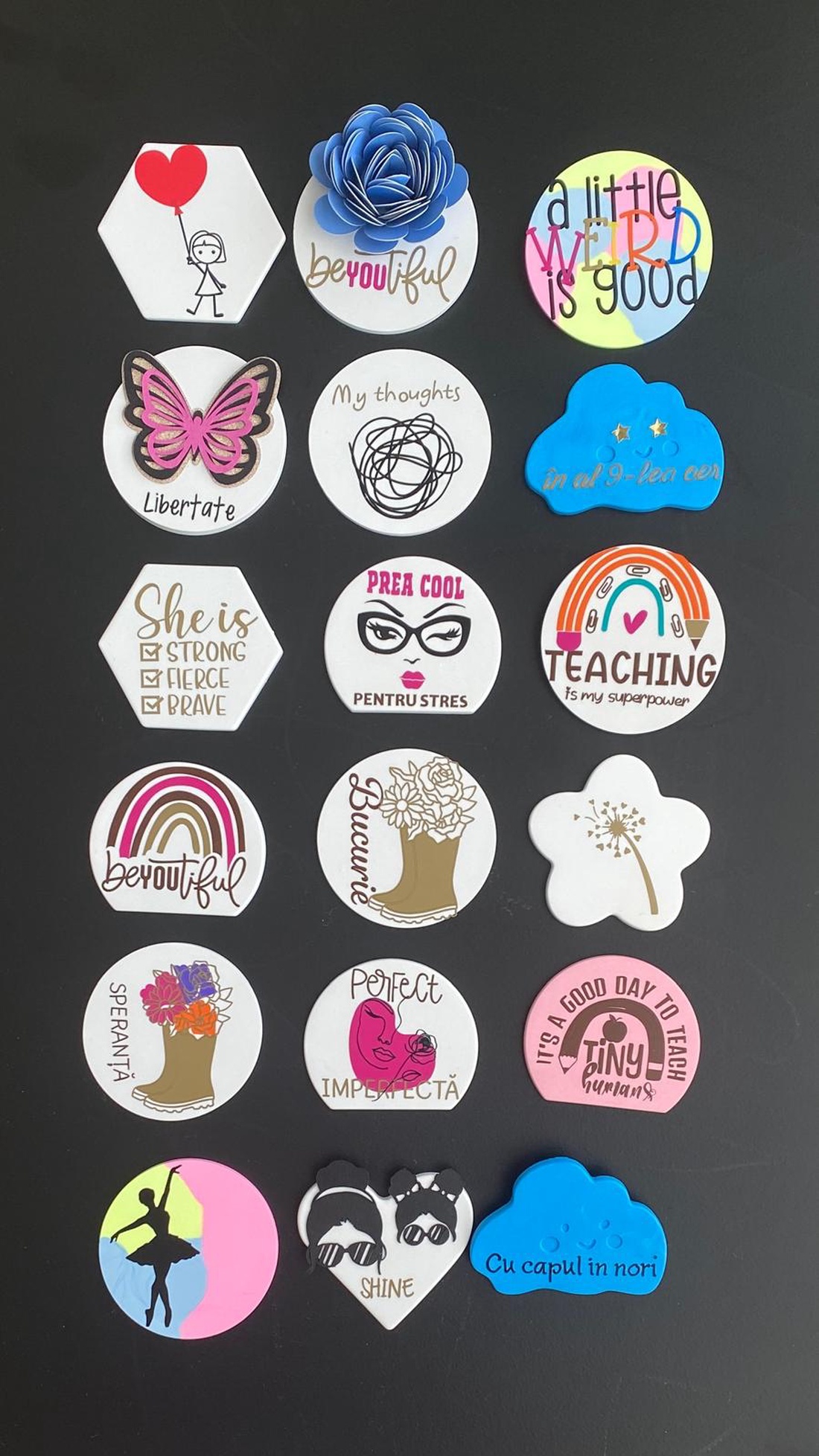 Mărțișor broșă - 3x2 cm - Inimă pe suport dreptunghiular/pătrat - bijuterii - mărțișor - Artynos.ro