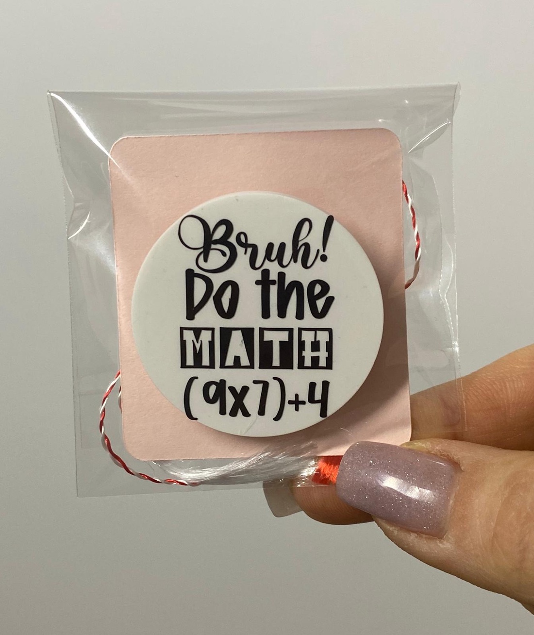 Broșă sau magnet - 67 Bruh Math - bijuterii - mărțișor - Artynos.ro