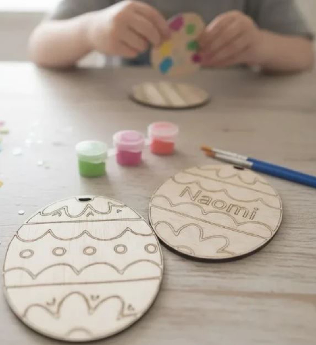 Set 2 oua lemn de colorat sau pictat - Paste - îmbrăcăminte și modă - haine bebeluși și copii - recuzită fotografie nou-născuți - Artynos.ro