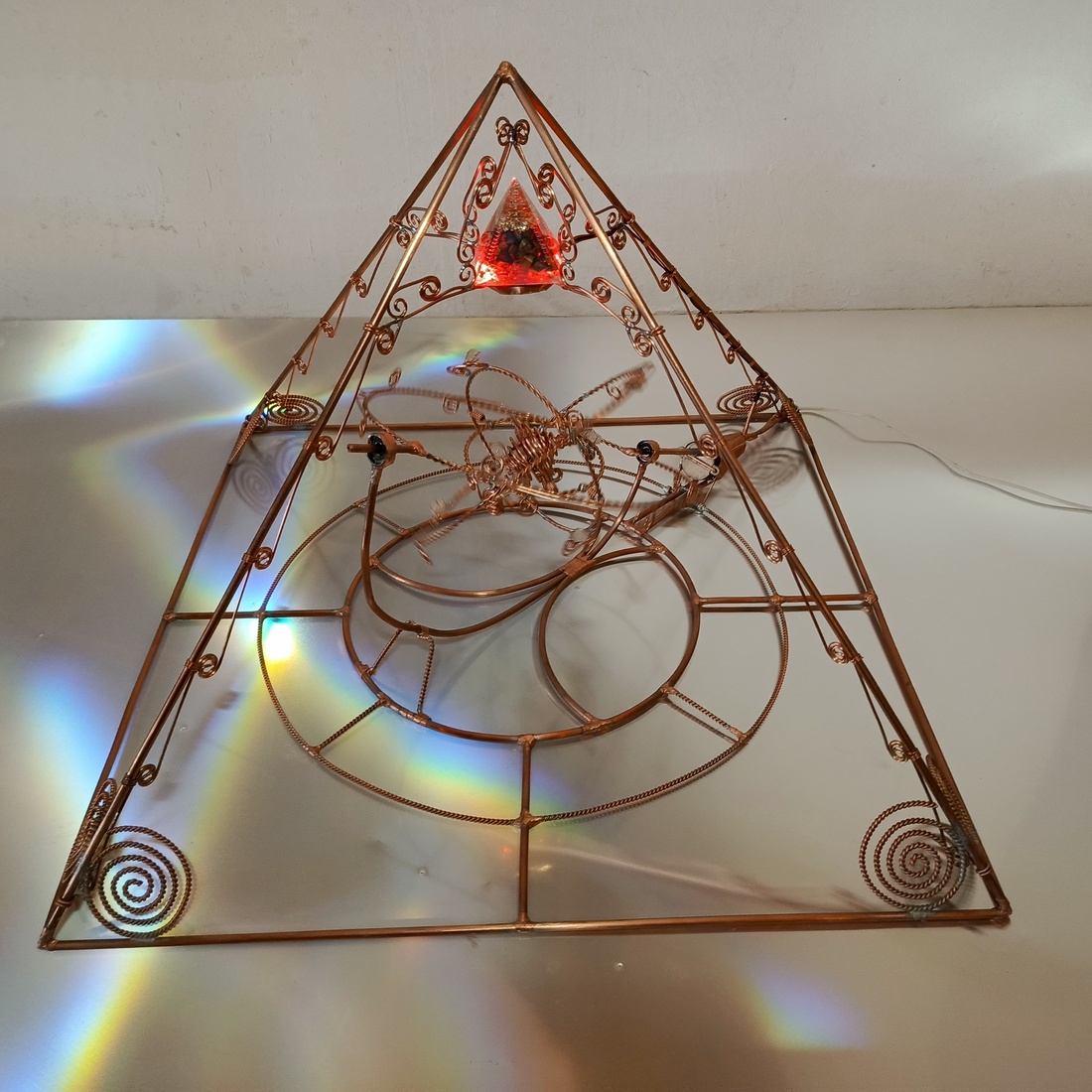 Piramida cinematica cu proprietati energetice - casă & stil de viață - accesorii pentru decorat casa - decorațiuni cu tematică spirituală - piramida de orgonit - Artynos.ro