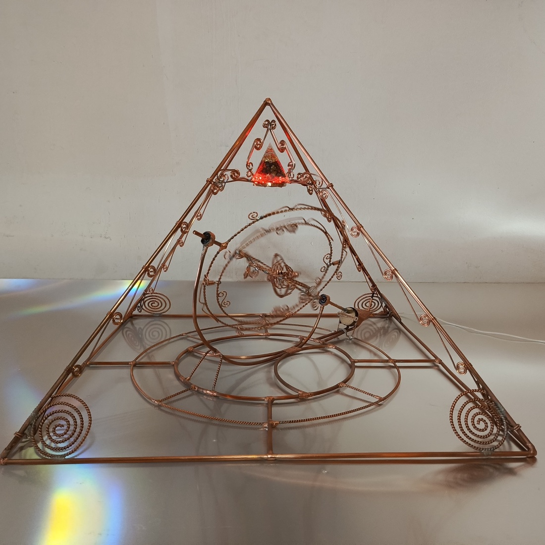 Piramida cinematica cu proprietati energetice - casă & stil de viață - accesorii pentru decorat casa - decorațiuni cu tematică spirituală - piramida de orgonit - Artynos.ro