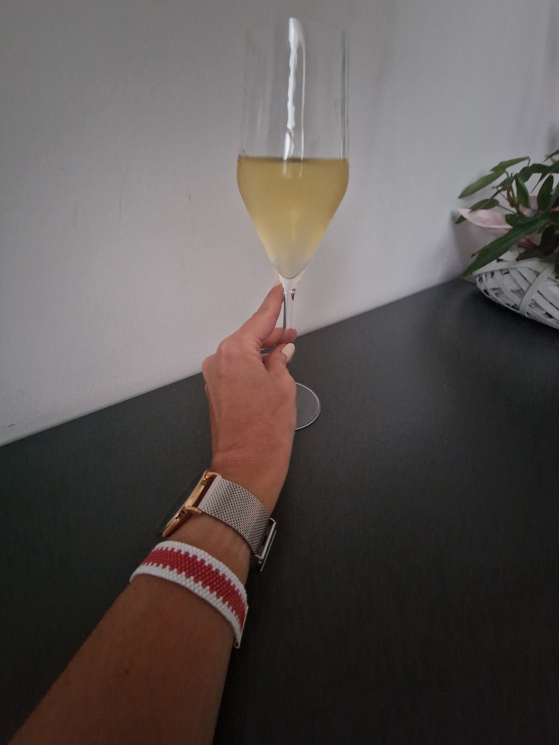 Brățară handmade din mărgele � model geometric roșu și alb - bijuterii - brățări - brățări din mărgele - Artynos.ro