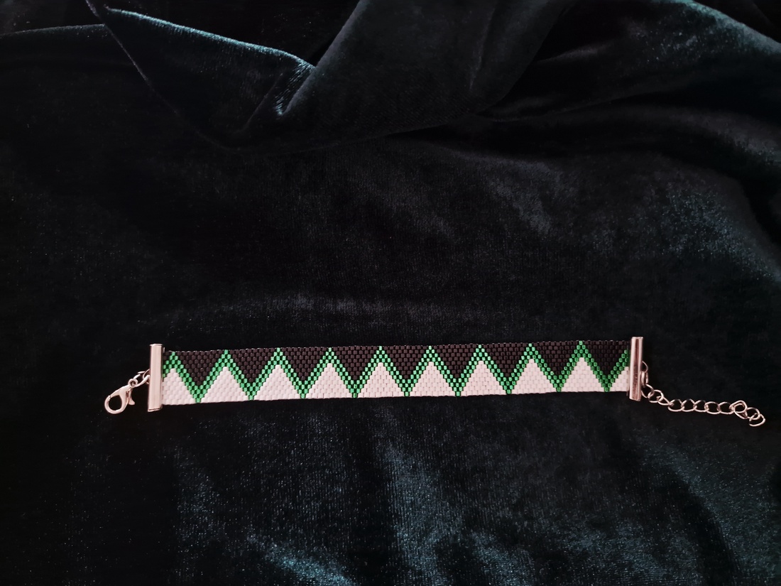 Brățară Miyuki Handmade Alb Mat, Verde Smarald și Negru, Model Geometric Zigzag - bijuterii - brățări - brățări din mărgele - Artynos.ro