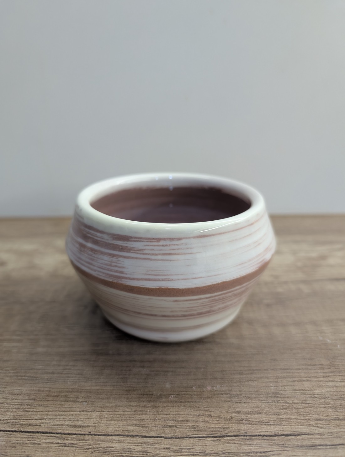 Ghiveci de flori din ceramică cu dungi - - Artynos.ro Ghiveci de flori din ceramică cu dungi - - Artynos.ro