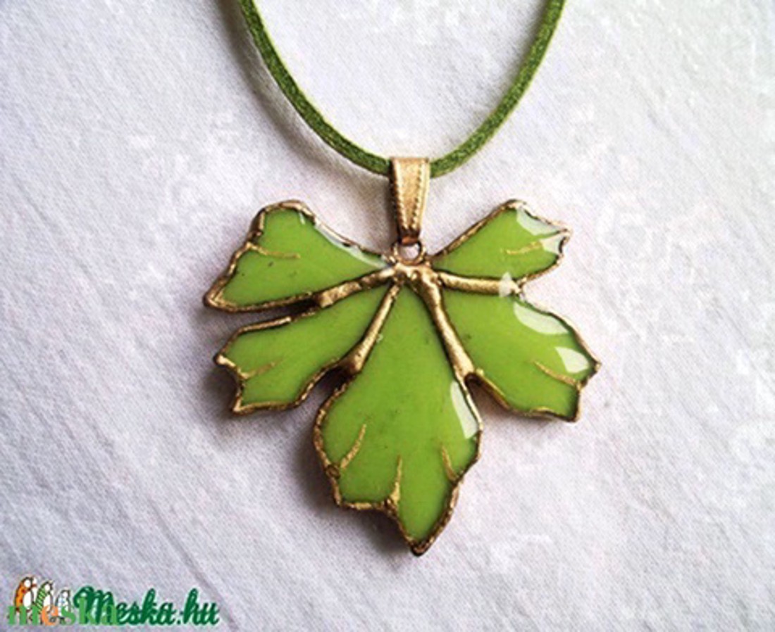 Pandantiv frunză de arțar verde, sticlă tiffany -  - Artynos.ro