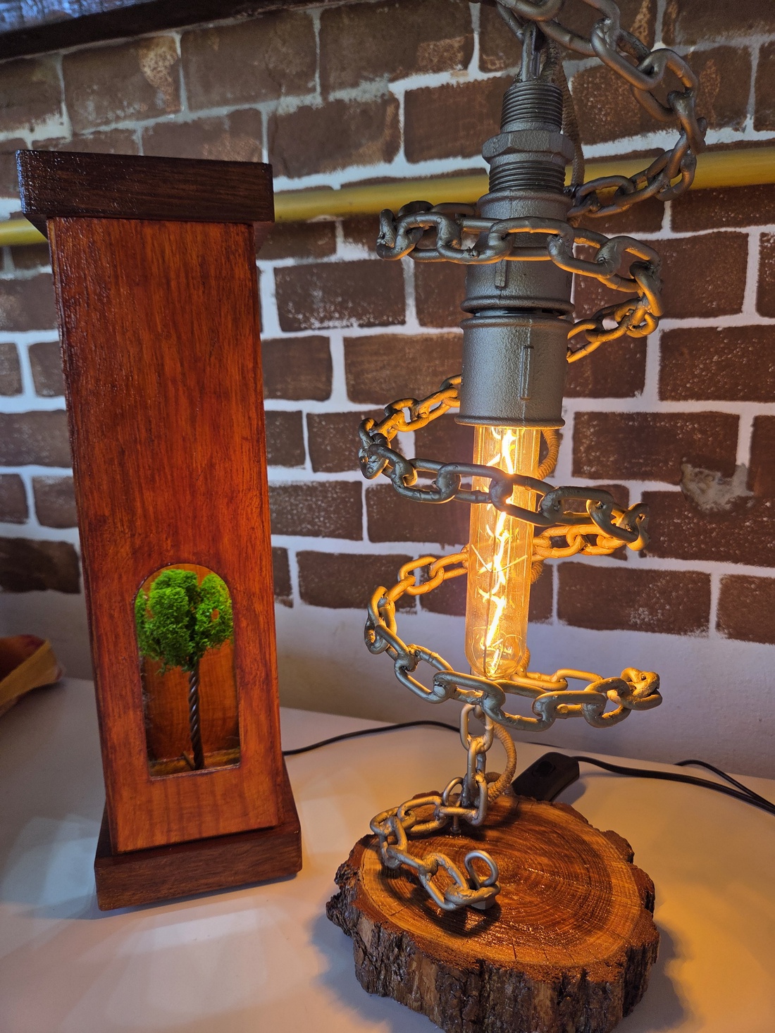 Pachet Cadou Artizanal Crafted Nature � Lampă Industrială cu Lanț + Lampă Ambientală cu Licheni - casă & stil de viață - lămpi și corpuri de iluminat - lampă de ambianță - Artynos.ro