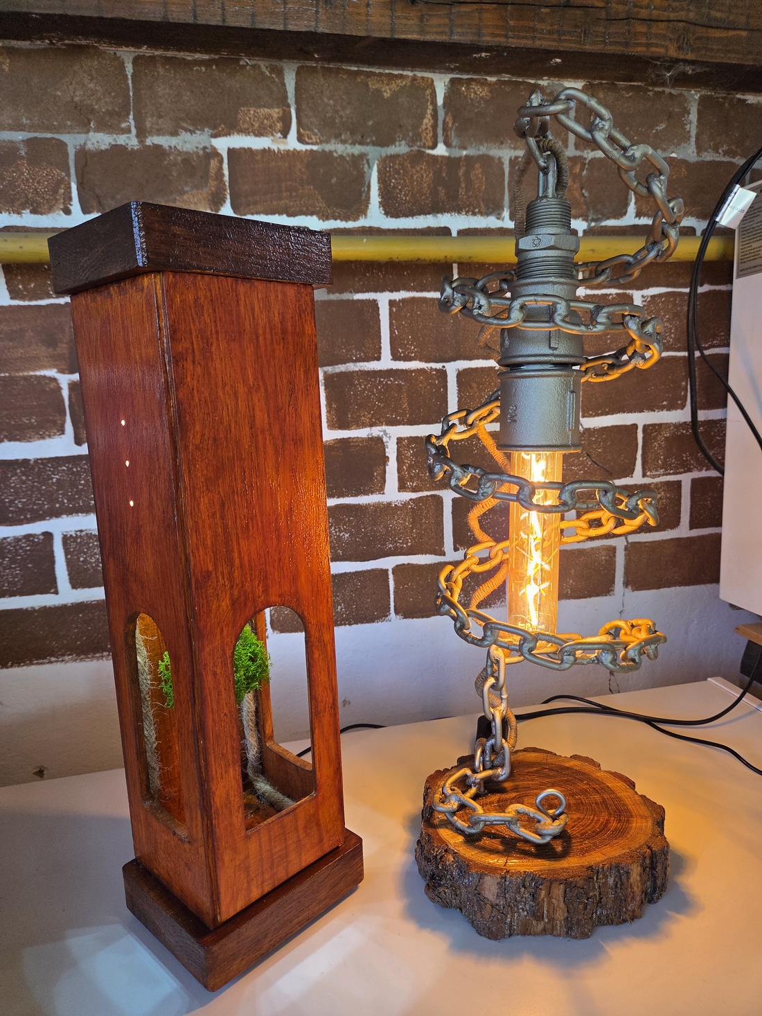 Pachet Cadou Artizanal Crafted Nature � Lampă Industrială cu Lanț + Lampă Ambientală cu Licheni - casă & stil de viață - lămpi și corpuri de iluminat - lampă de ambianță - Artynos.ro