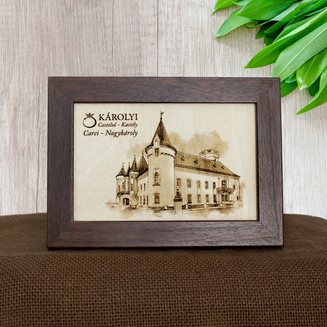 Tablou suvenir din lemn, Gravat Castelul Karolyi Carei, dimensiune 10/15, rama inclusa - casă & stil de viață - decorațiuni de casă - picturi murale - artă de perete din lemn - Artynos.ro