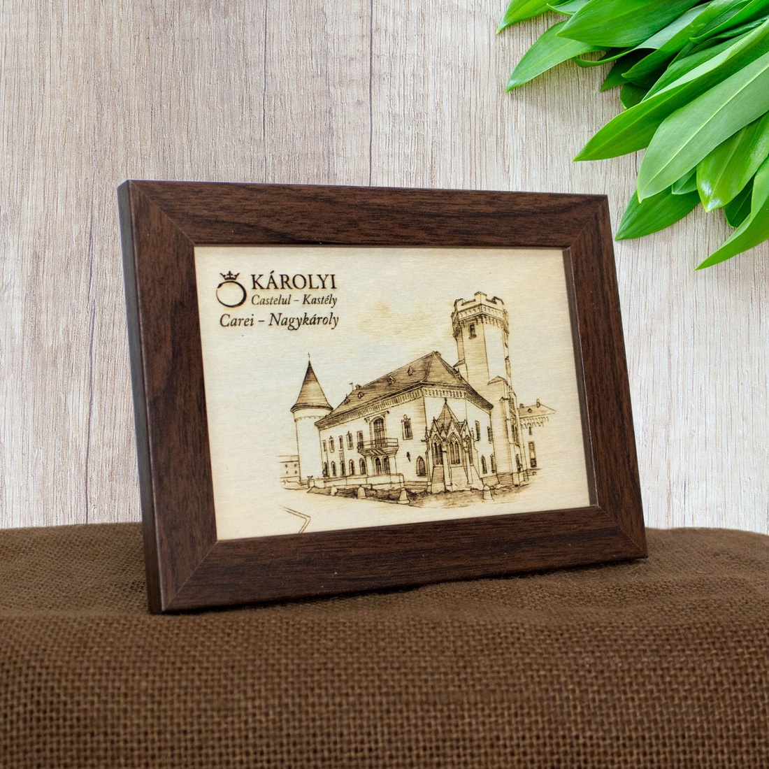 Tablou suvenir din lemn, Gravat Castelul Karolyi Carei, dimensiune 10/15, rama inclusa - casă & stil de viață - decorațiuni de casă - picturi murale - artă de perete din lemn - Artynos.ro