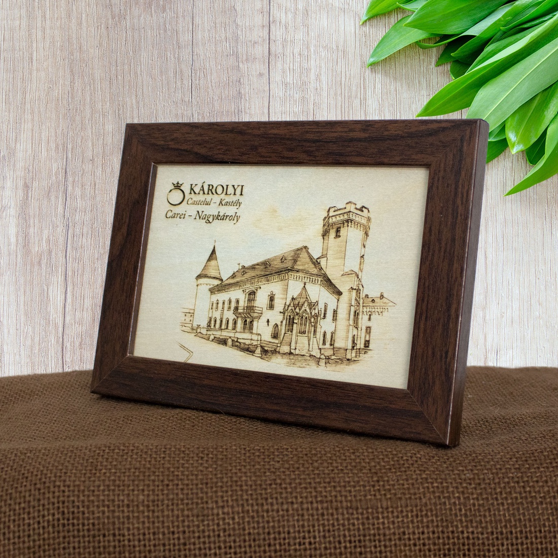 Tablou suvenir din lemn, Gravat Castelul Karolyi Carei, dimensiune 10/15, rama inclusa - casă & stil de viață - decorațiuni de casă - picturi murale - artă de perete din lemn - Artynos.ro