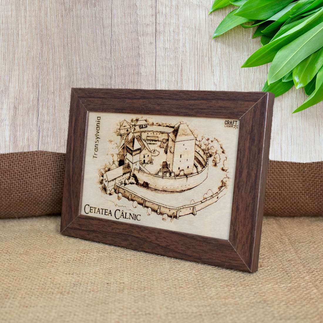 Tablou suvenir, din lemn, gravat, Cetatea Calnic, judetul Alba, dimensiune 10/15 cm, rama inclusa - casă & stil de viață - decorațiuni de casă - picturi murale - artă de perete din lemn - Artynos.ro