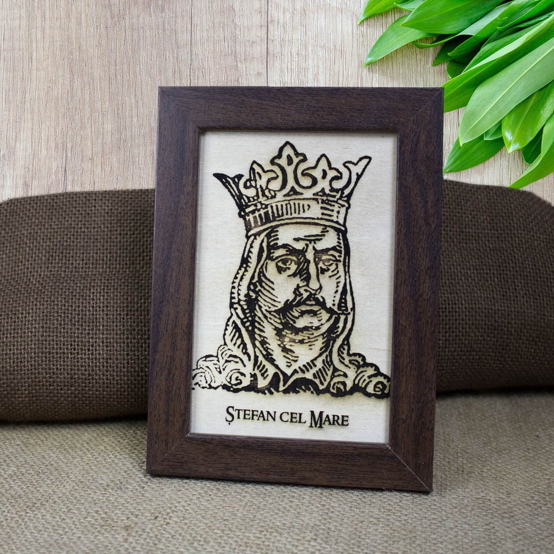 Tablou suvenir din lemn, gravat, Stefan cel Mare, dimensiune 10/15 cm, rama inclusa - casă & stil de viață - decorațiuni de casă - picturi murale - artă de perete din lemn - Artynos.ro